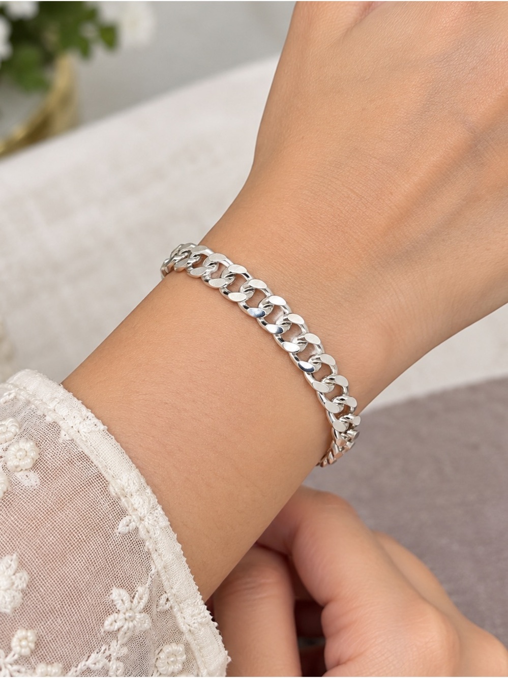 Fashion Jewelry Silver Curb Chain Bracelet - Sleek Women’s Bracelet